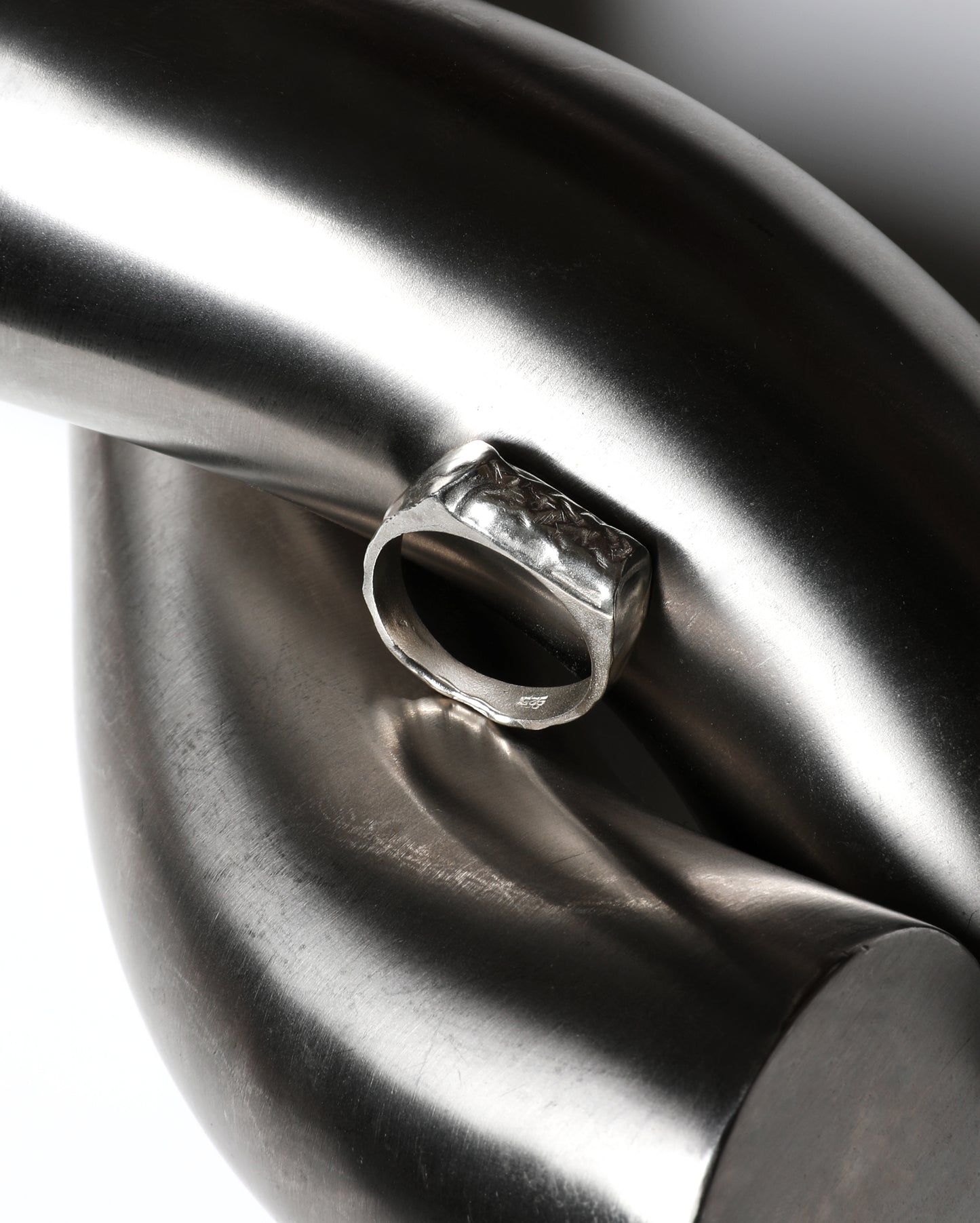 Ares ring