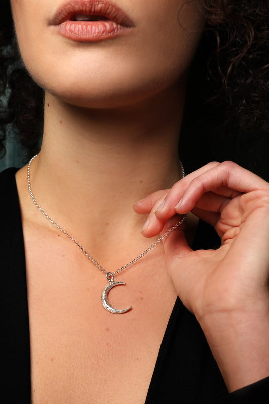 Luna pendant